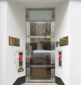 Mirror polished stainless steel with transom panel